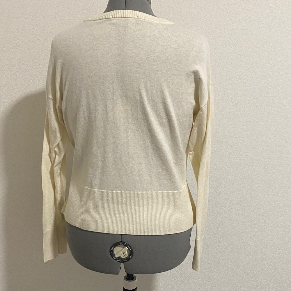 Cropped Long Sleeve V-Neck Crop Sweater - Picture 2 of 5